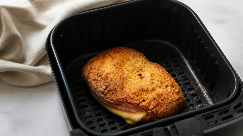 Cordon bleu maison à l'air fryer, doré et croustillant