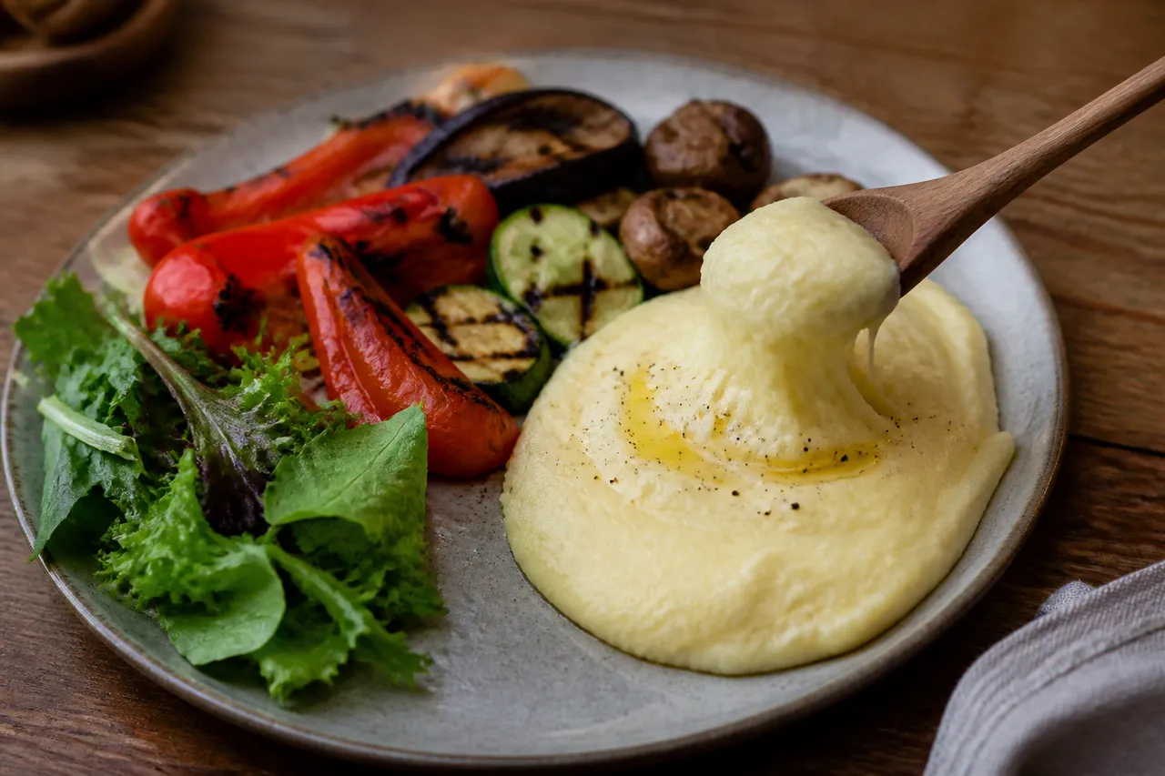 Accompagnement pour l'aligot : légumes grillés et salade fraîche